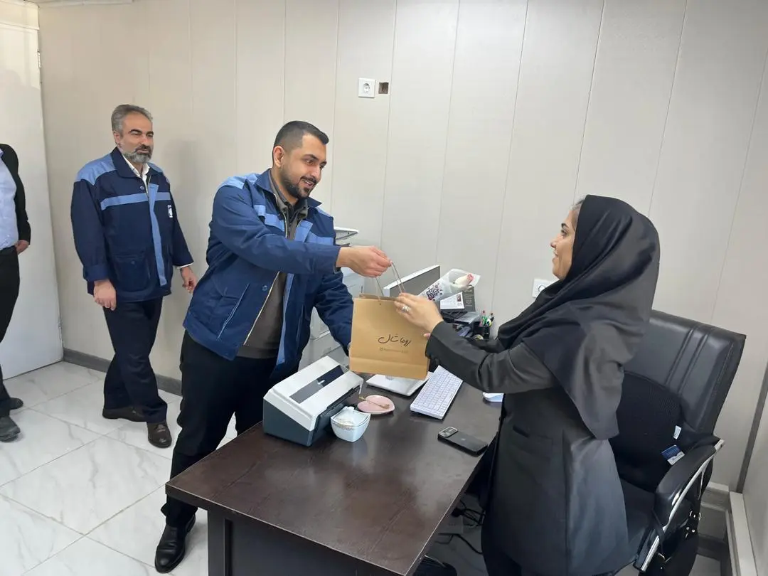 تقدیر از بانوان شرکت فولاد آلیاژی مرکزی بافق به مناسبت ولادت حضرت زهرا(س) و روز زن تقدیر از بانوان شرکت فولاد آلیاژی مرکزی بافق به مناسبت ولادت حضرت زهرا(س) و روز زن