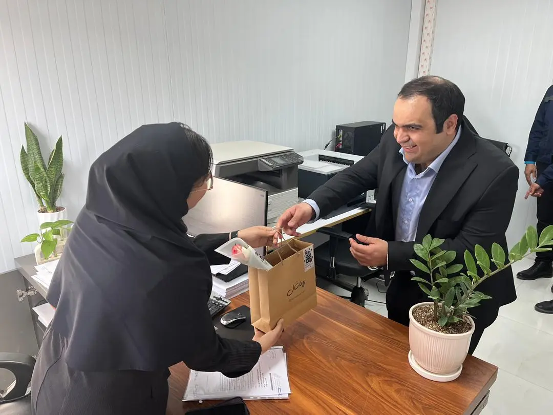 تقدیر از بانوان شرکت فولاد آلیاژی مرکزی بافق به مناسبت ولادت حضرت زهرا(س) و روز زن تقدیر از بانوان شرکت فولاد آلیاژی مرکزی بافق به مناسبت ولادت حضرت زهرا(س) و روز زن