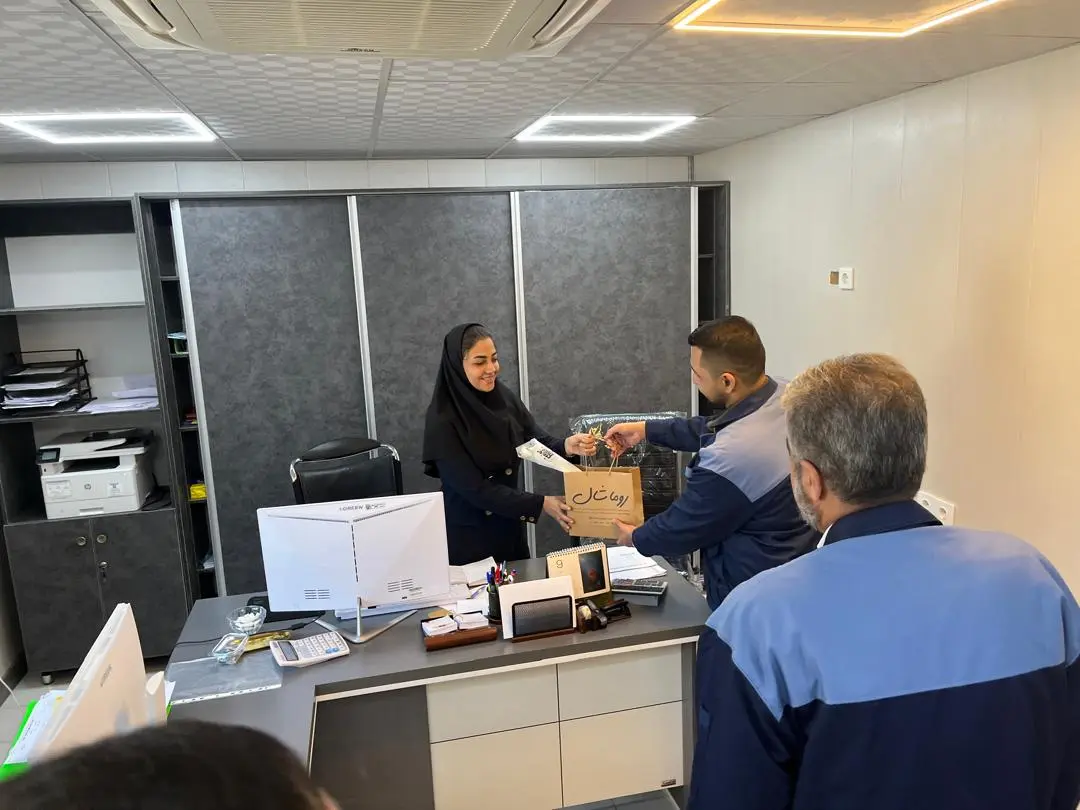 تقدیر از بانوان شرکت فولاد آلیاژی مرکزی بافق به مناسبت ولادت حضرت زهرا(س) و روز زن تقدیر از بانوان شرکت فولاد آلیاژی مرکزی بافق به مناسبت ولادت حضرت زهرا(س) و روز زن