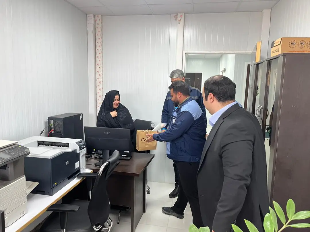 تقدیر از بانوان شرکت فولاد آلیاژی مرکزی بافق به مناسبت ولادت حضرت زهرا(س) و روز زن تقدیر از بانوان شرکت فولاد آلیاژی مرکزی بافق به مناسبت ولادت حضرت زهرا(س) و روز زن