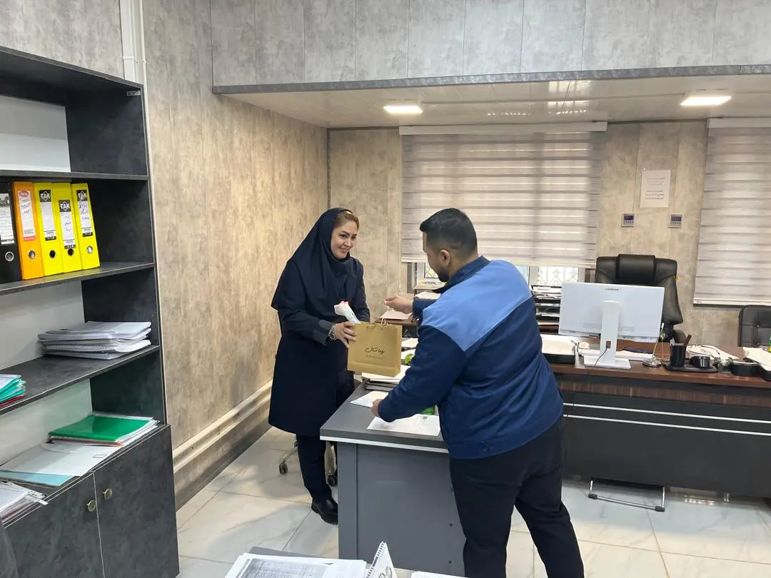 تقدیر از بانوان شرکت فولاد آلیاژی مرکزی بافق به مناسبت ولادت حضرت زهرا(س) و روز زن تقدیر از بانوان شرکت فولاد آلیاژی مرکزی بافق به مناسبت ولادت حضرت زهرا(س) و روز زن